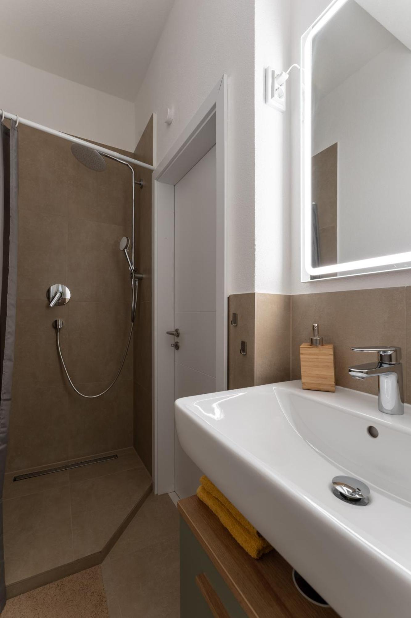 Modern Living Apartment - 3-Zimmer - Nuernberg Nord, Ruhige Seitenstrasse, Fusslaeufig Strassenbahn 외부 사진